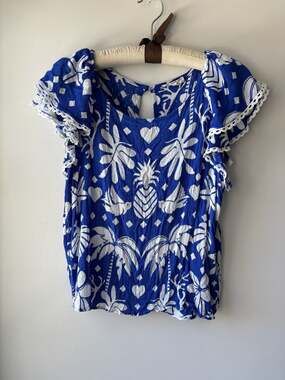 Christian Siriano Blue and White Floral Top Size XL( fits more like MED/LG)